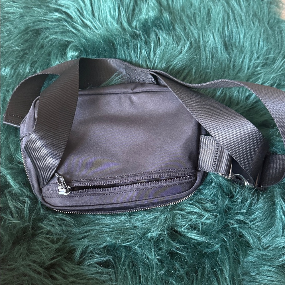 Brand New Never Carried Lululemon Black Everywhere Belt Bag 1L Studded - Picture 8 of 8